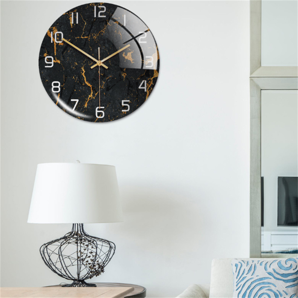 Elegancki zegar ścienny z efektem marmuru – MarbleTime