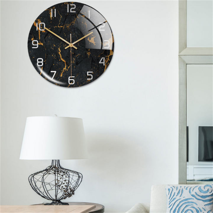 Elegancki zegar ścienny z efektem marmuru – MarbleTime