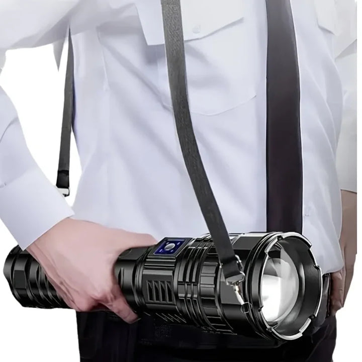 Akumulatorowa latarka LED 10000 lumenów – Striker