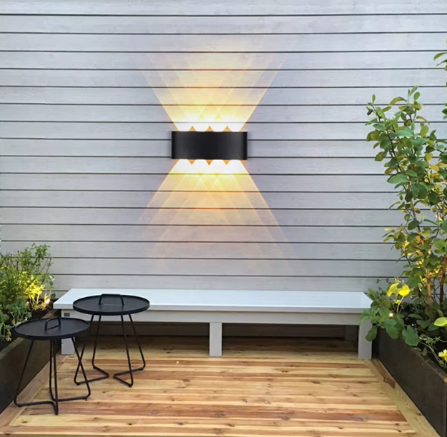Nowoczesna lampa ścienna do wnętrz i na zewnątrz – minimalistyczny reflektor LED