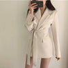 Damski Blazer z Paskiem – Elegancka Struktura i Wielofunkcyjny Styl