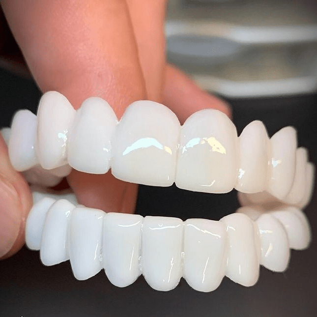 SmileFlex – Personalizowana proteza dentystyczna z soczewkami dentystycznymi