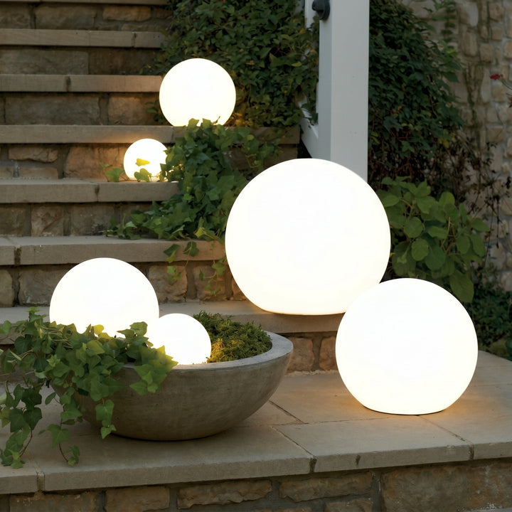 Solarna lampa ogrodowa w kształcie kuli – bezprzewodowa, wodoszczelna lampa zewnętrzna