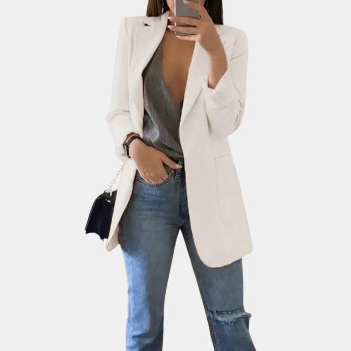 Długi Slim Fit Blazer dla Kobiet – Ponadczasowa Elegancja Spotyka Nowoczesne Krawiectwo