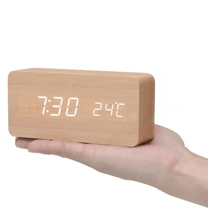 WoodSense drewniany zegar LED – sterowanie głosem i styl do każdego wnętrza
