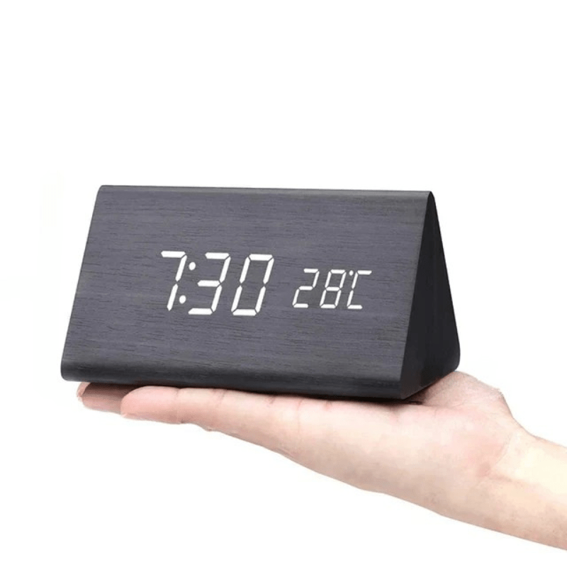 WoodSense drewniany zegar LED – sterowanie głosem i styl do każdego wnętrza