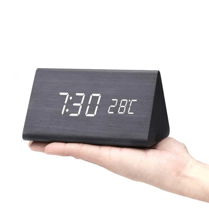 WoodSense drewniany zegar LED – sterowanie głosem i styl do każdego wnętrza