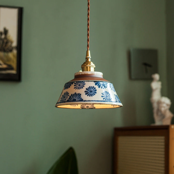 Vintage ręcznie malowana ceramiczna lampa wisząca z kablem w oplocie z tkaniny