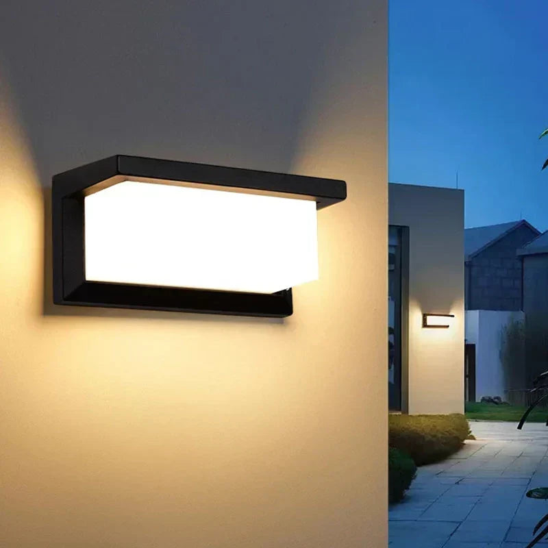 Lampa ścienna | Automatyczny czujnik ruchu | Odporna na warunki atmosferyczne, do wejść i patio