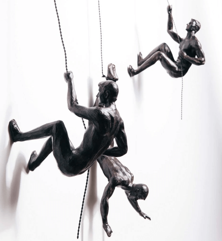 Rzeźba ścienna wspinacza – PeakFigures