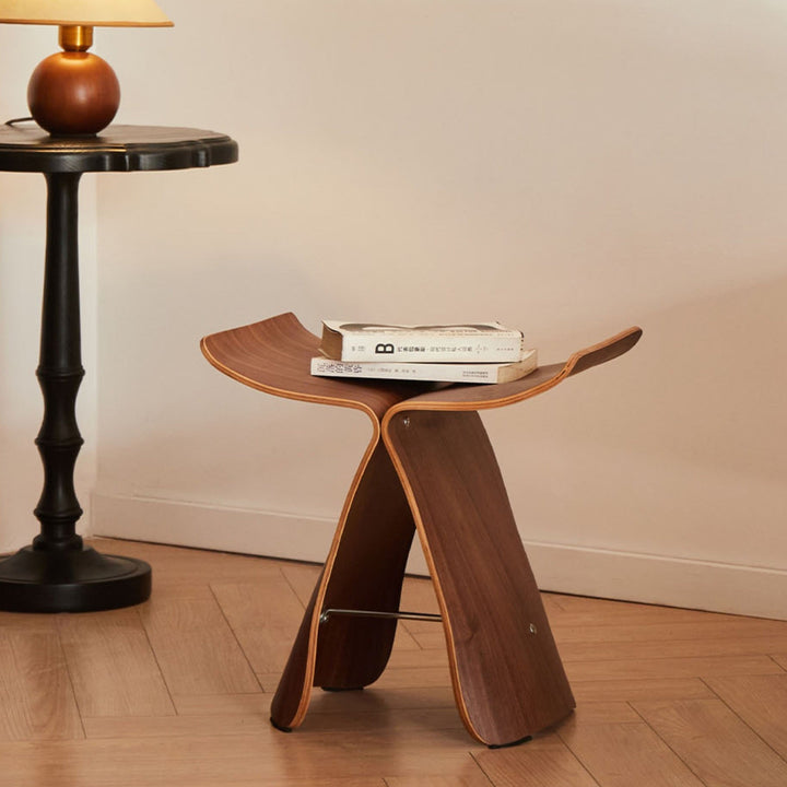 Elegancki stołek motylkowy – ponadczasowy design do salonu i przedpokoju