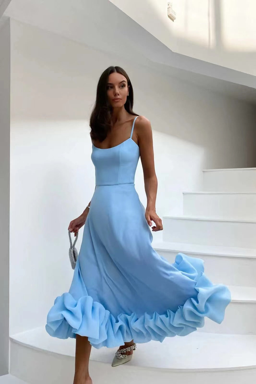 Elegancka Midi Sukienka Wieczorowa z Falbanami