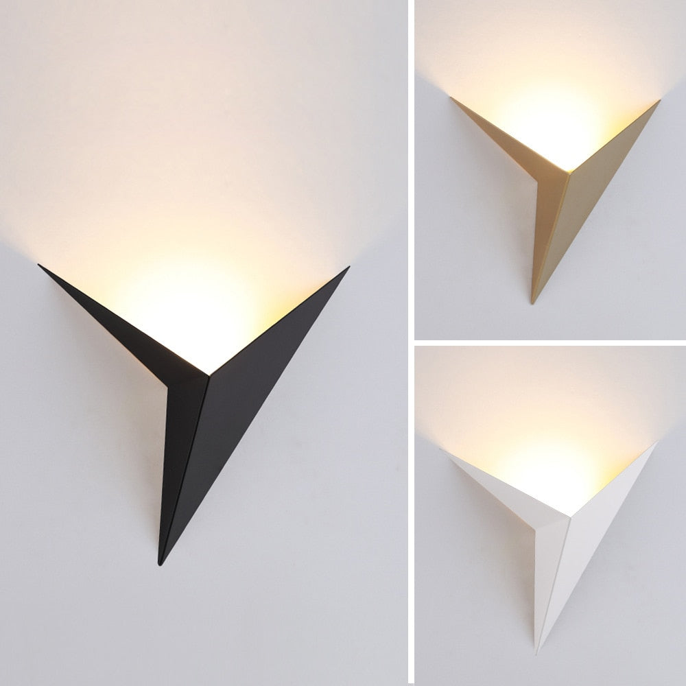 Nowoczesna trójkątna lampa ścienna - TrigoLux