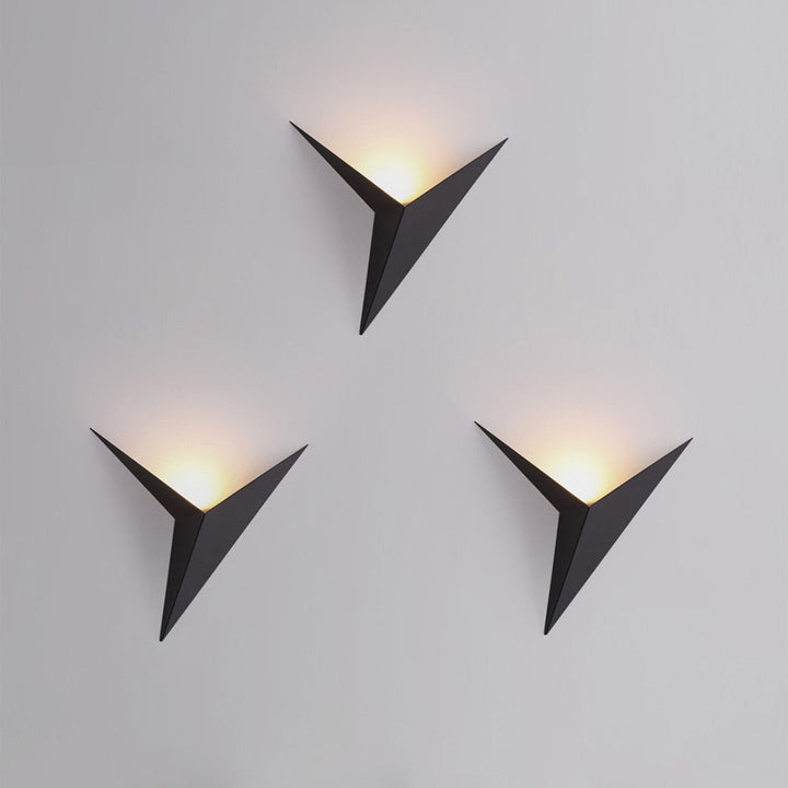 Nowoczesna trójkątna lampa ścienna - TrigoLux