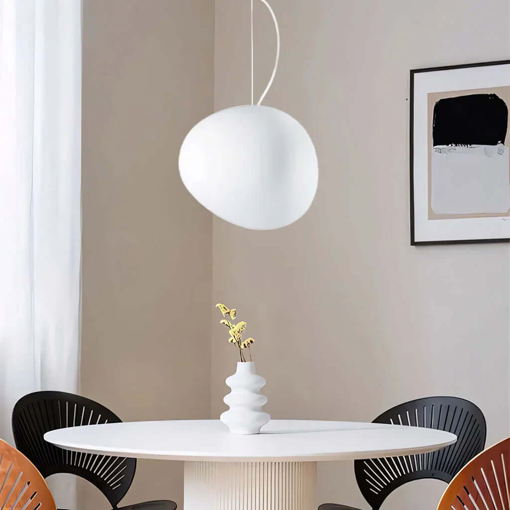 Lampa wisząca z białego kamienia - nowoczesna i minimalistyczna