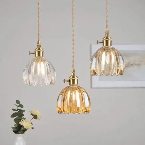 Elegancka szklana lampa wisząca w kształcie kwiatu - nastrojowe światło