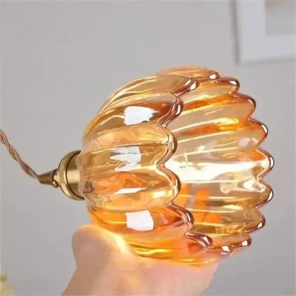 Elegancka szklana lampa wisząca w kształcie kwiatu - nastrojowe światło