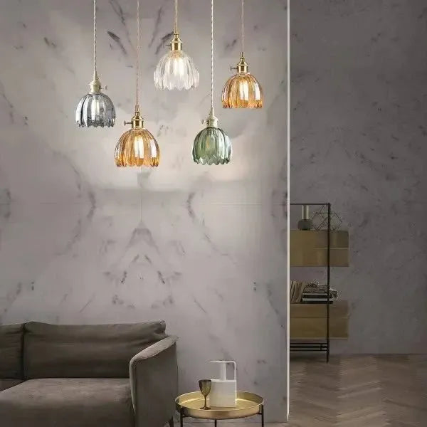 Elegancka szklana lampa wisząca w kształcie kwiatu - nastrojowe światło