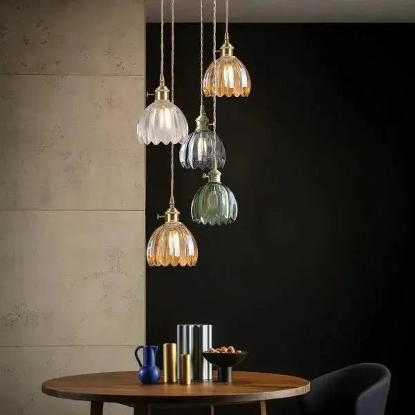 Elegancka szklana lampa wisząca w kształcie kwiatu - nastrojowe światło