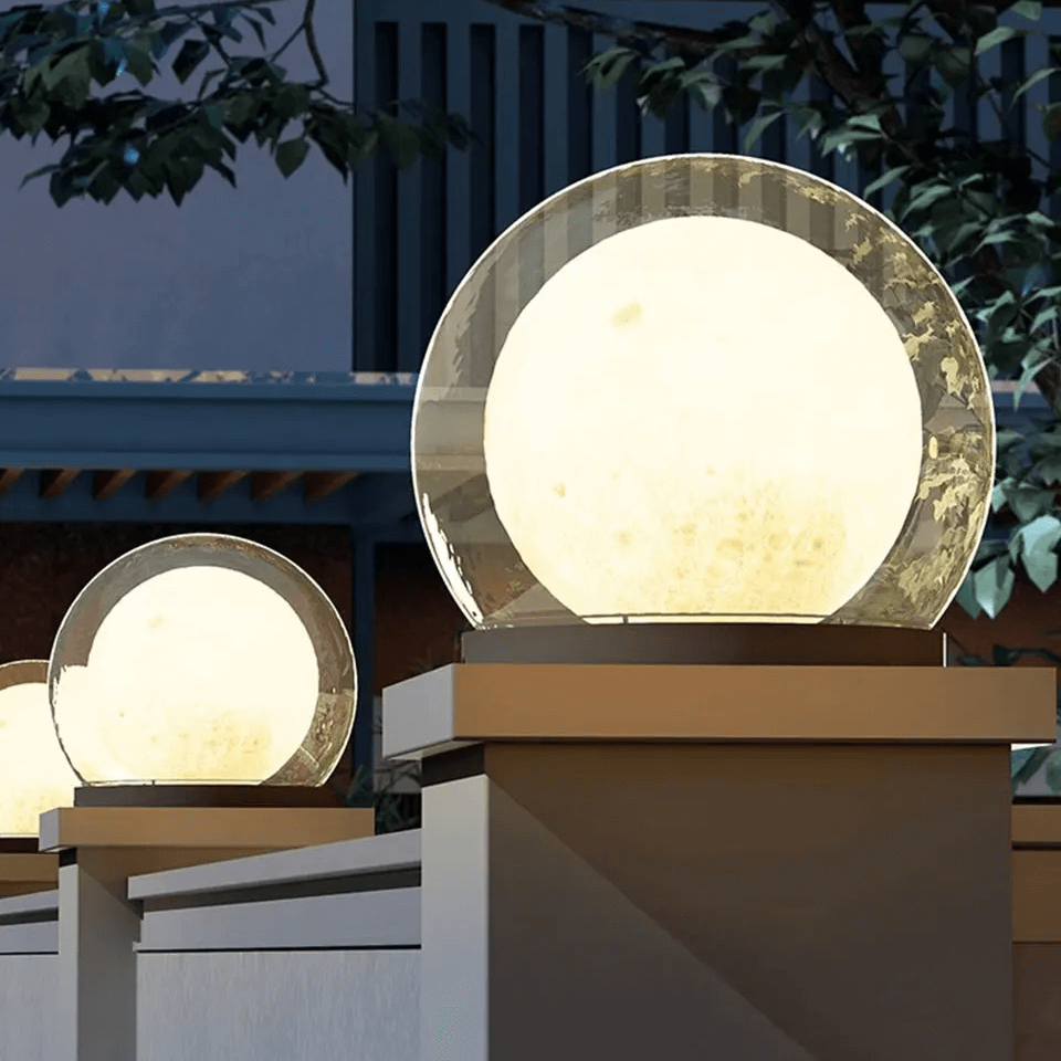 Nowoczesna lampa zewnętrzna - design w kształcie księżyca