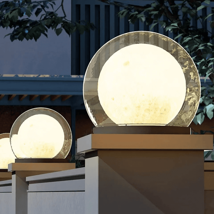 Nowoczesna lampa zewnętrzna - design w kształcie księżyca