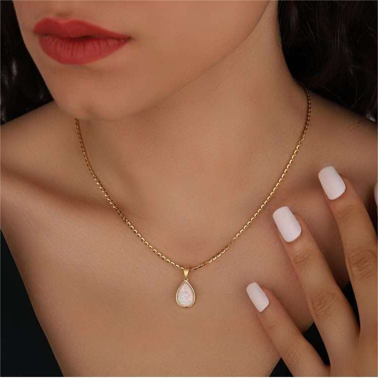 Naszyjnik z zawieszką w kształcie kropli z naturalnym opalem 18K - Eloise