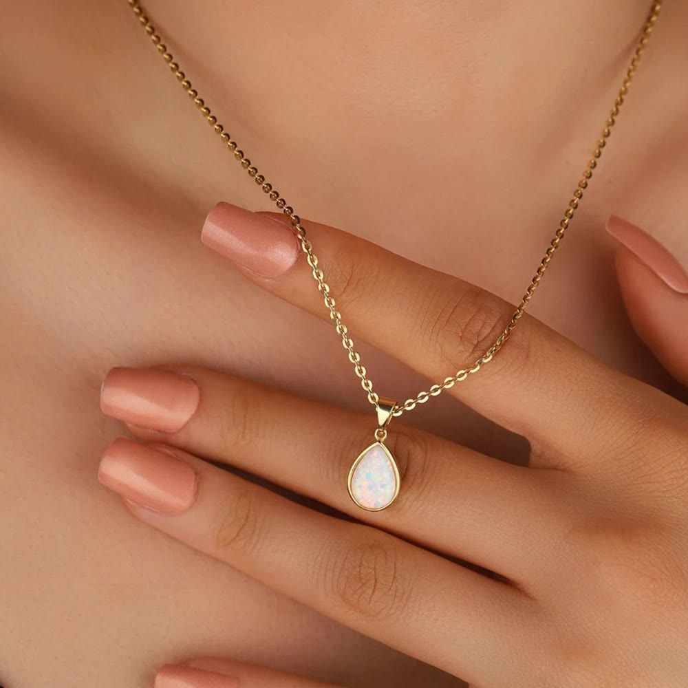 Naszyjnik z zawieszką w kształcie kropli z naturalnym opalem 18K - Eloise