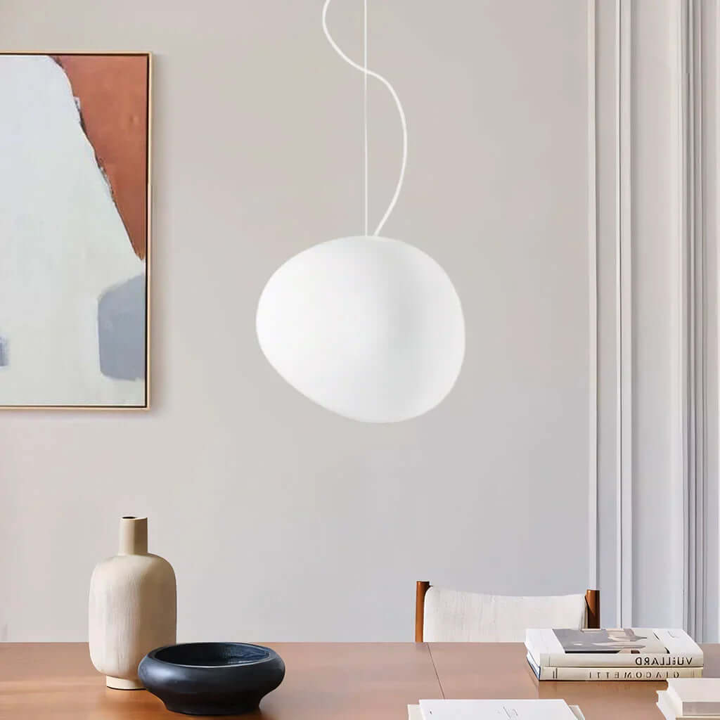 Lampa wisząca z białego kamienia - nowoczesna i minimalistyczna
