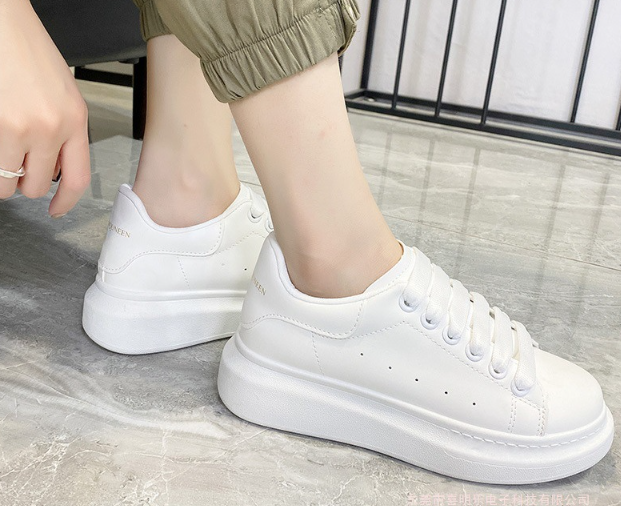 Białe sneakersy męskie | Gruba i wygodna podeszwa | Ponadczasowy design