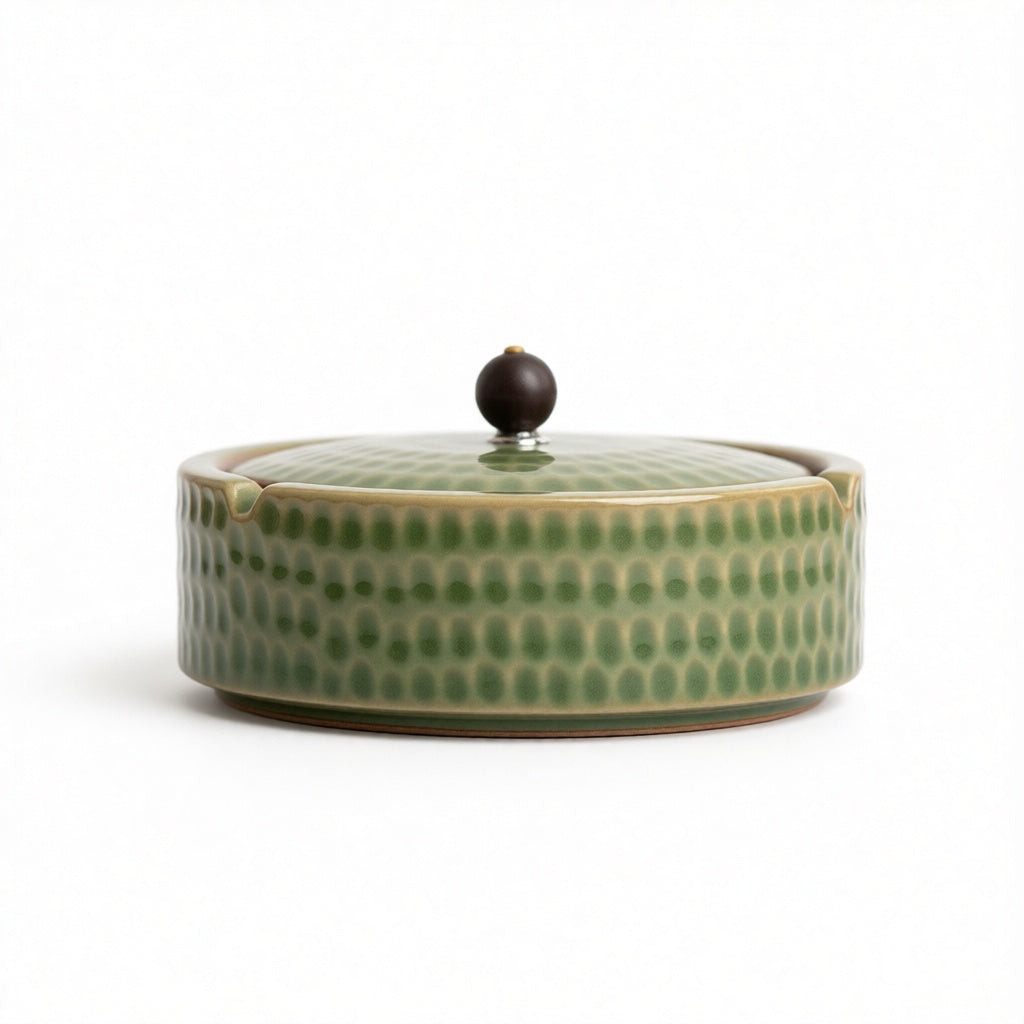 Ręcznie robiona ceramiczna popielniczka z drewnianą pokrywką, 12,5 cm