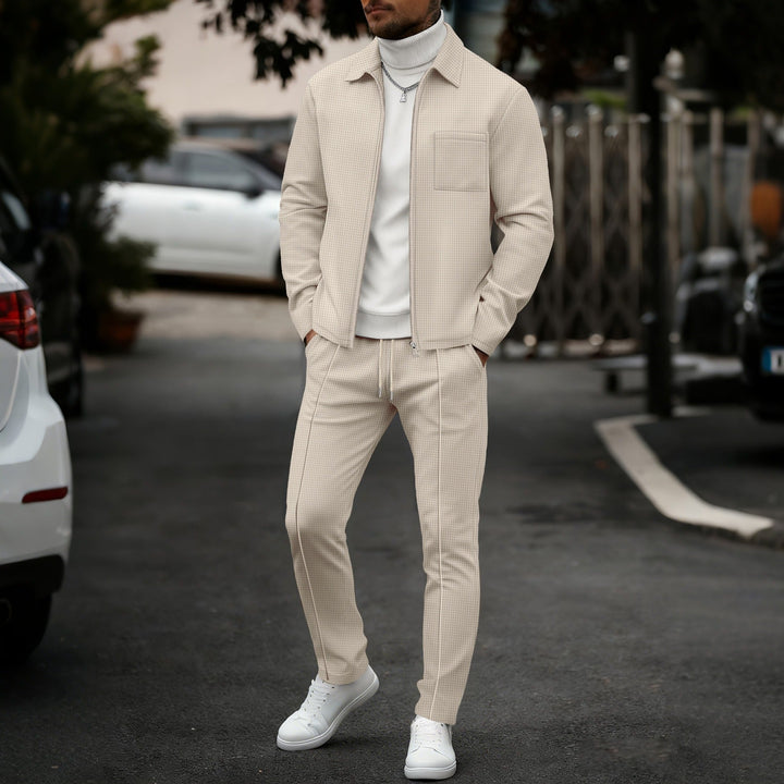 Męski komplet slim fit – na zamek, na co dzień i do aktywności sportowych