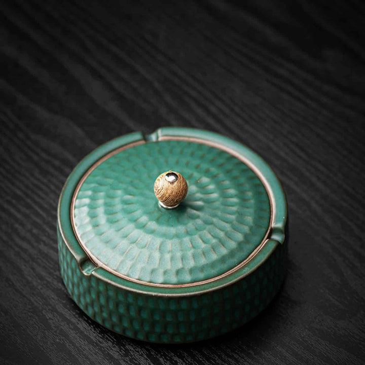 Ręcznie robiona ceramiczna popielniczka z drewnianą pokrywką, 12,5 cm
