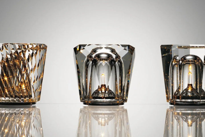 Kryształowa lampa stołowa VÉLORIA | Design w kształcie diamentu i gra świateł 360° | Bezprzewodowa i ładowana przez USB | Do 12 godzin świecenia