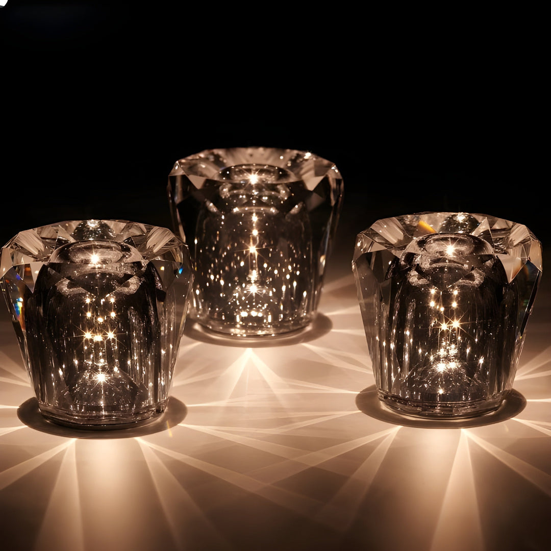 Kryształowa lampa stołowa VÉLORIA | Design w kształcie diamentu i gra świateł 360° | Bezprzewodowa i ładowana przez USB | Do 12 godzin świecenia