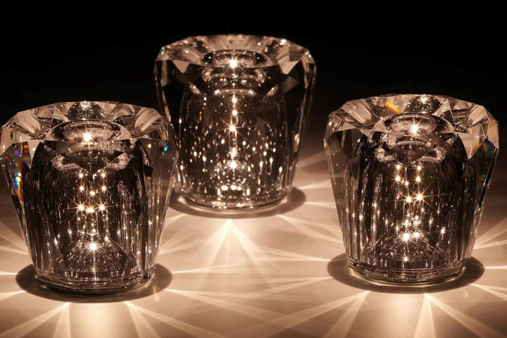 Kryształowa lampa stołowa VÉLORIA | Design w kształcie diamentu i gra świateł 360° | Bezprzewodowa i ładowana przez USB | Do 12 godzin świecenia