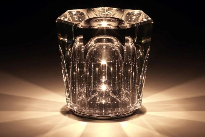 Kryształowa lampa stołowa VÉLORIA | Design w kształcie diamentu i gra świateł 360° | Bezprzewodowa i ładowana przez USB | Do 12 godzin świecenia