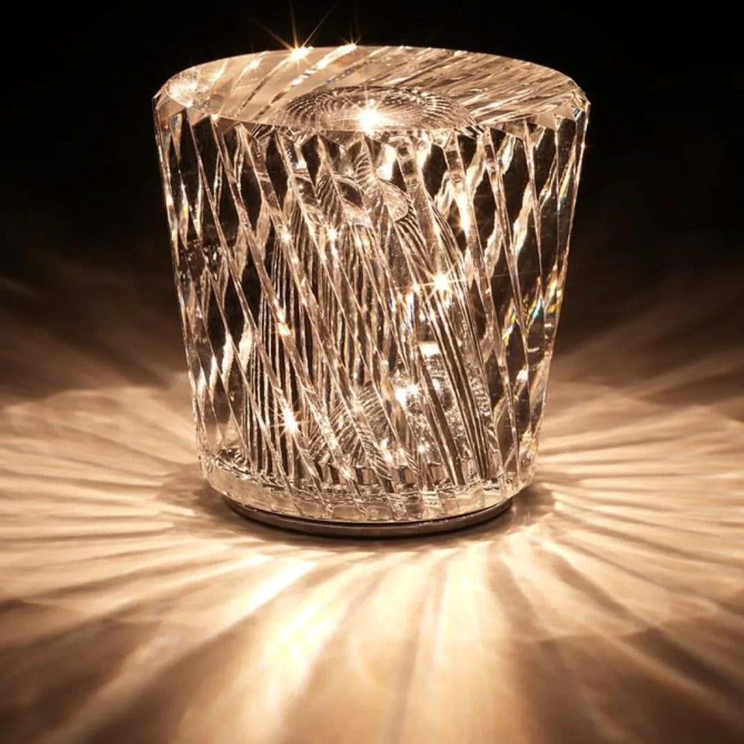 Kryształowa lampa stołowa VÉLORIA | Design w kształcie diamentu i gra świateł 360° | Bezprzewodowa i ładowana przez USB | Do 12 godzin świecenia