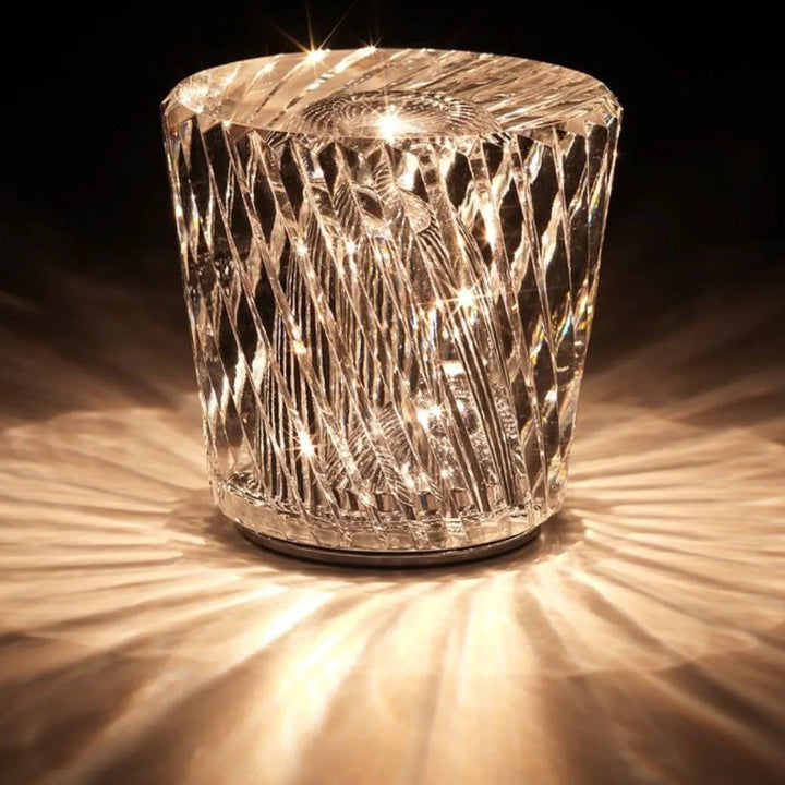 Kryształowa lampa stołowa VÉLORIA | Design w kształcie diamentu i gra świateł 360° | Bezprzewodowa i ładowana przez USB | Do 12 godzin świecenia
