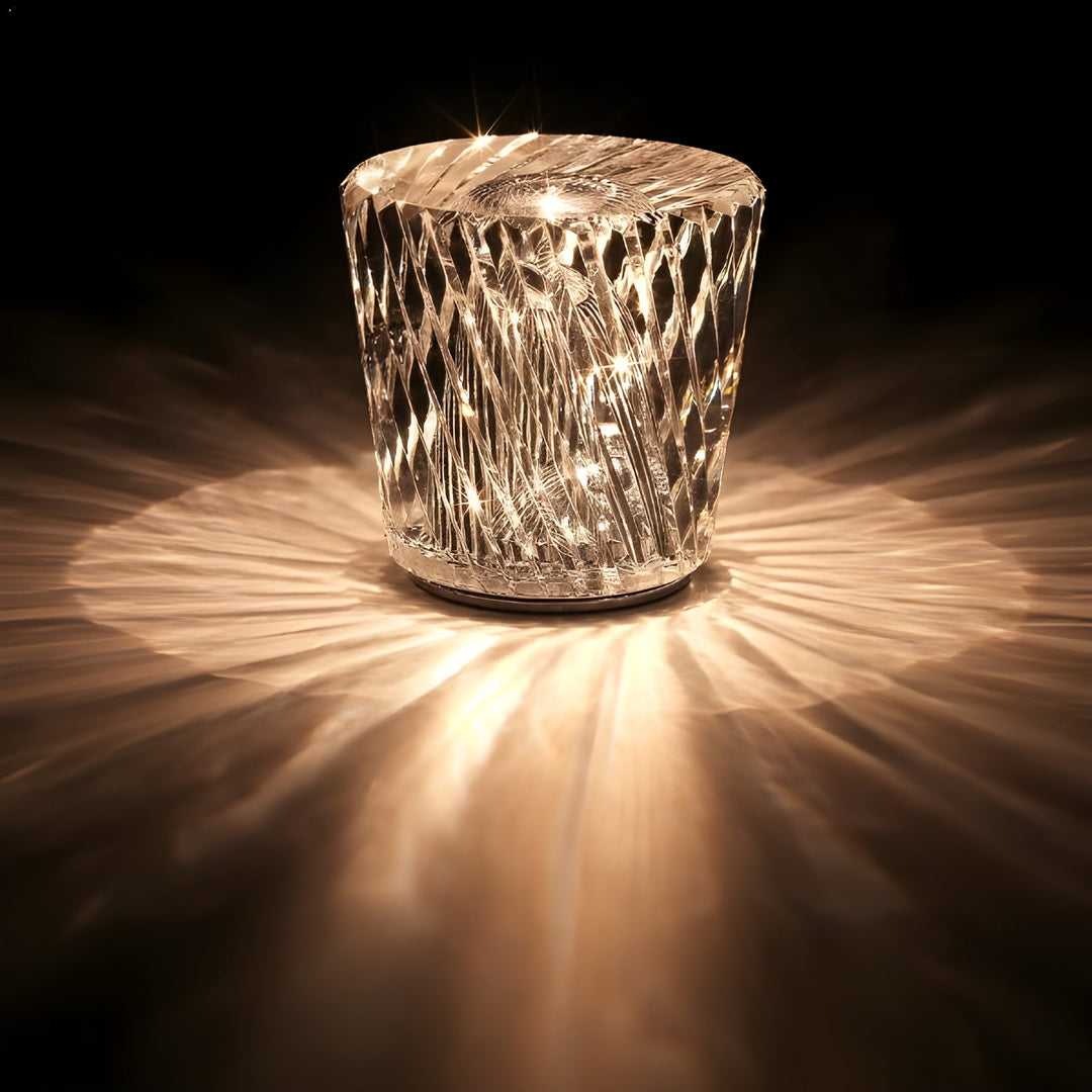 Kryształowa lampa stołowa VÉLORIA | Design w kształcie diamentu i gra świateł 360° | Bezprzewodowa i ładowana przez USB | Do 12 godzin świecenia
