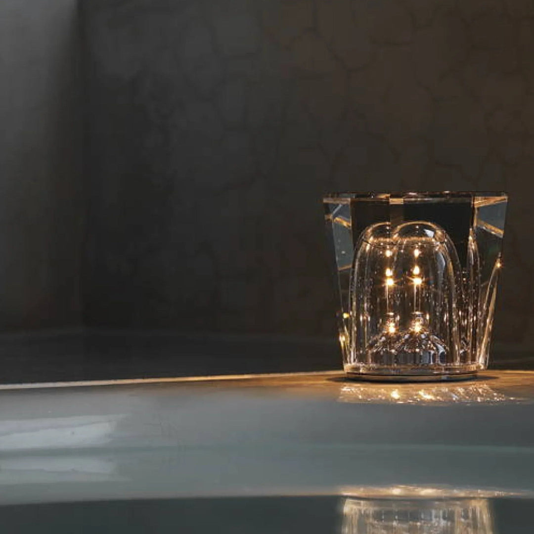 Kryształowa lampa stołowa VÉLORIA | Design w kształcie diamentu i gra świateł 360° | Bezprzewodowa i ładowana przez USB | Do 12 godzin świecenia