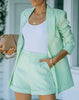 Stylowy zestaw blazer i szorty dla kobiet