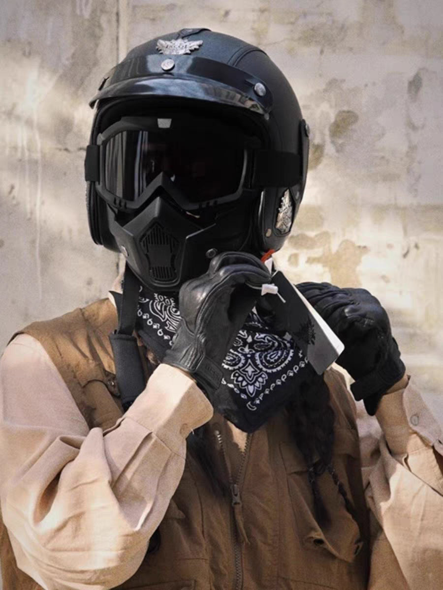 Otwarty kask motocyklowy retro vintage z osłoną i goglami