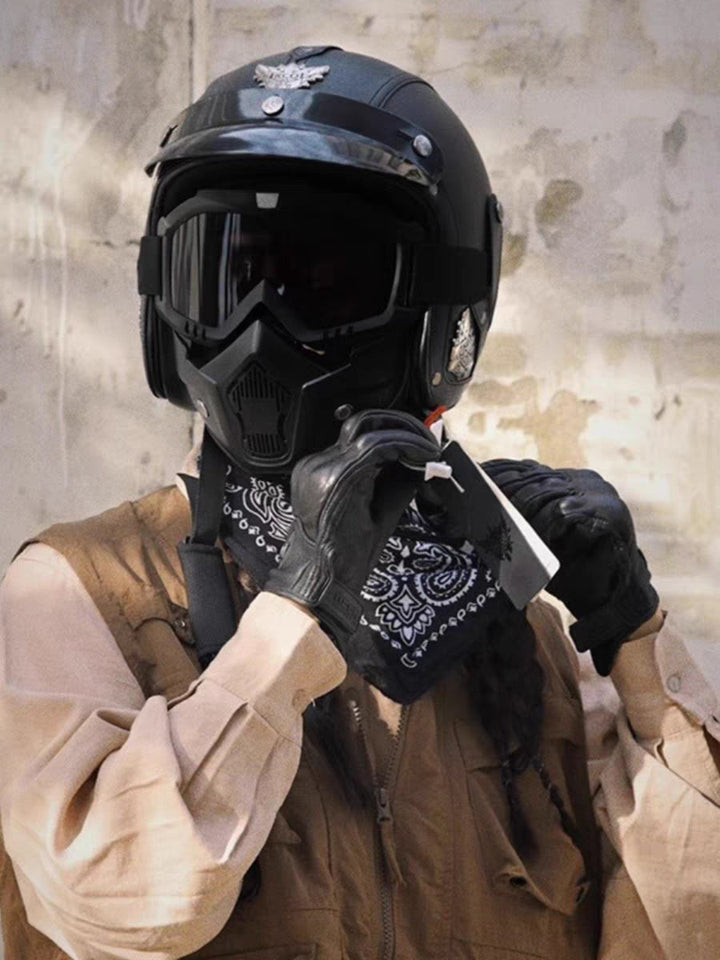 Otwarty kask motocyklowy retro vintage z osłoną i goglami