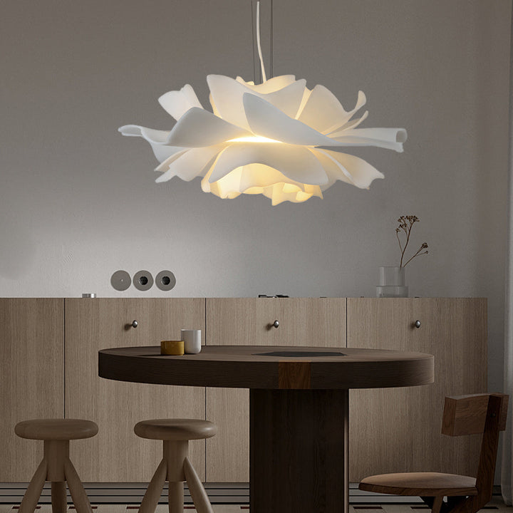 Gupton – nordycka lampa wisząca w kształcie kwiatu lotosu