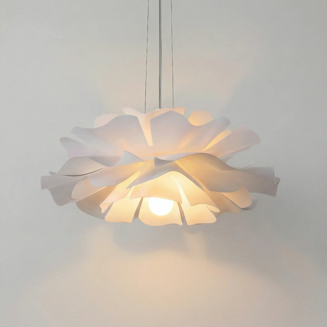 Gupton – nordycka lampa wisząca w kształcie kwiatu lotosu