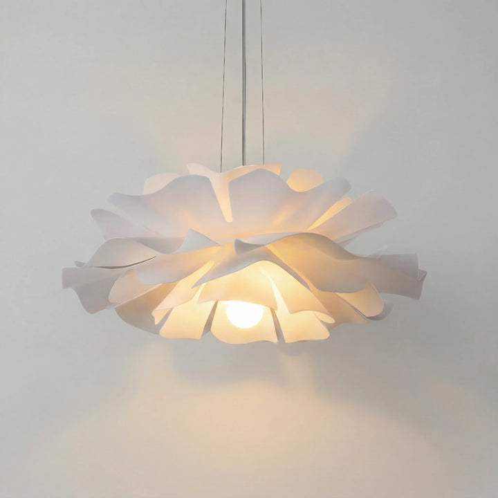 Gupton – nordycka lampa wisząca w kształcie kwiatu lotosu