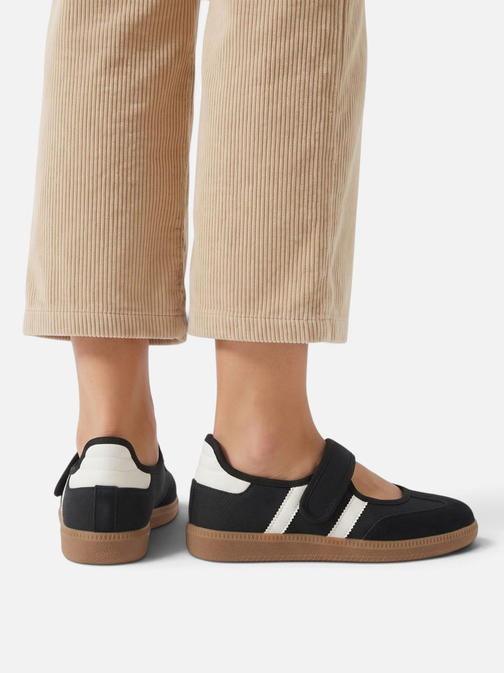 Damskie sneakersy w stylu Mary Jane z kontrastowymi paskami