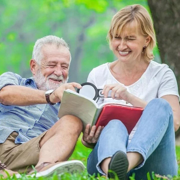 Przenośna lupa powiększająca 30x dla seniorów – ZoomXpert