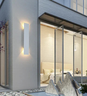 Nowoczesna Lampa Zewnętrzna – Kinkiet LED Góra/Dół, Wodoodporny, Pionowy Design