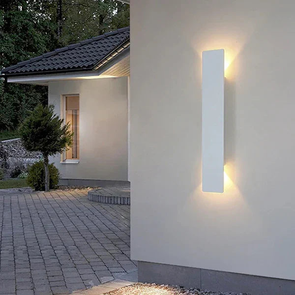 Nowoczesna Lampa Zewnętrzna – Kinkiet LED Góra/Dół, Wodoodporny, Pionowy Design